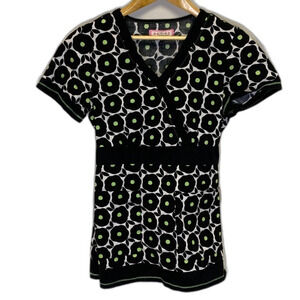 Koi Women's Black White Lime Daisy Print Short Sleeve Rylee Scrubs Top Size S